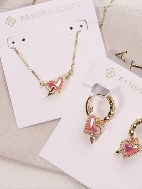 Kendra Scott Heart Gold Pendant Necklace earrings set❤❤🎗